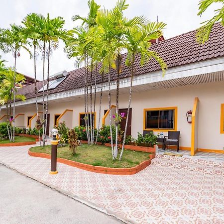 Coconut Resort Hotel パトン エクステリア 写真