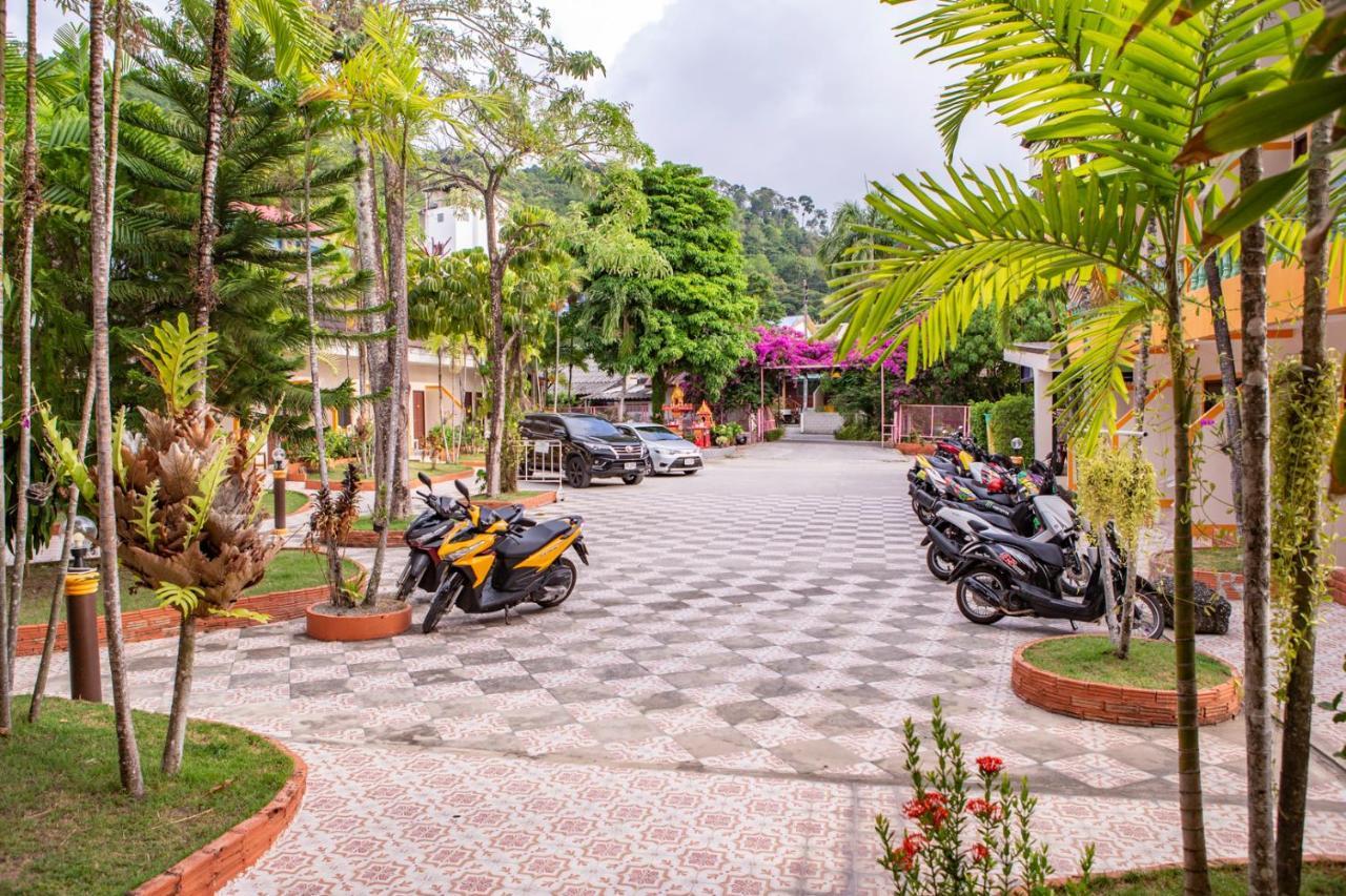 Coconut Resort Hotel パトン エクステリア 写真