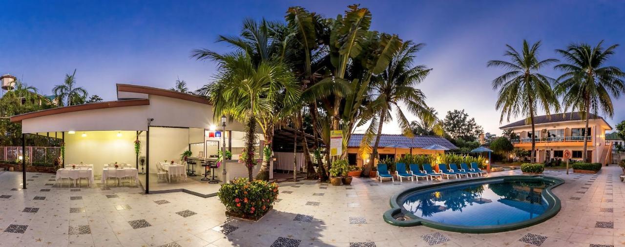 Coconut Resort Hotel パトン エクステリア 写真