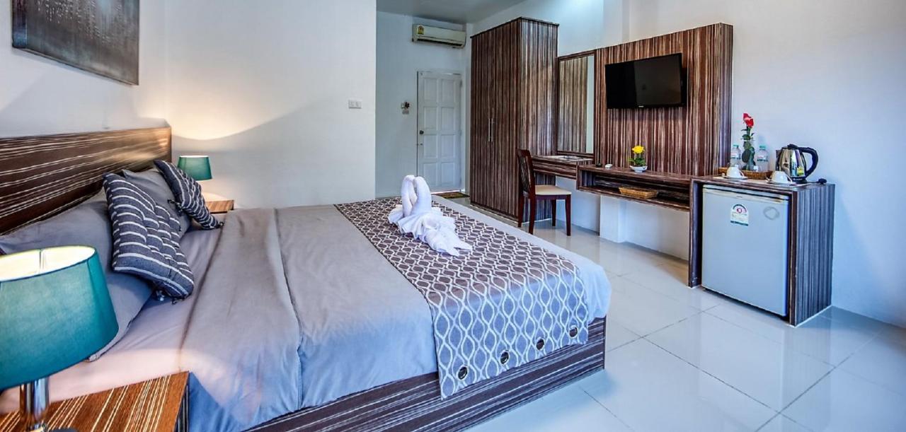Coconut Resort Hotel パトン エクステリア 写真